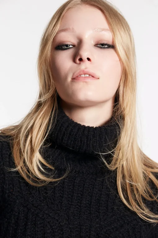 Alpaca Turtleneck Knit